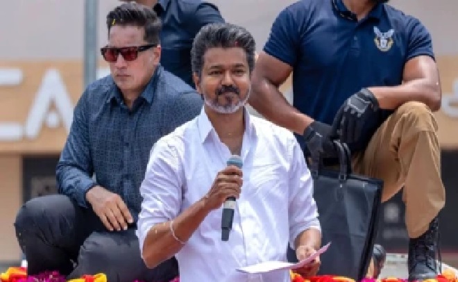 శాస్త్రీయంగా సర్వేలు చేసేవారు కూడా ఇంత స్పష్టంగా చెప్పలేరు.. విజయ్కి ఓట్లు ఎలా పడతాయో ఒక సామాన్యుడు ఎంతటి గణాంకాలతో వివరిస్తున్నాడో చూడండి!