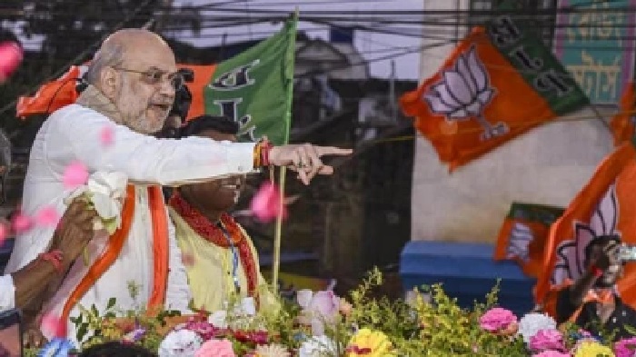 ‘ఓ బెంగాల్ పోలీస్.. జరా వెనక్కి వెళ్లండి!’: ఎన్నికల ప్రచారంలో అమిత్ షా చేసిన వ్యాఖ్యలు వైరల్