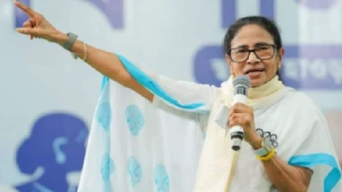 అమిత్ షాపై కోర్టుకు వెళ్తానున్న మమతా బెనర్జీ! ‘తలకిందులుగా వేలాడదీస్తామన్న’ వ్యాఖ్యలపై బెంగాల్ సీఎం ఆగ్రహం.!