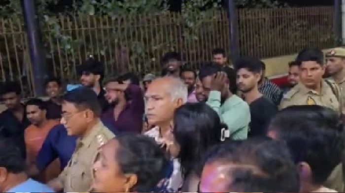 “పుట్టినరోజు వేడుకలో ఘోరం: ముఖానికి కేక్ పూశారని గొడవ.. కాల్పుల్లో ముగ్గురు స్నేహితులు మృతి!”