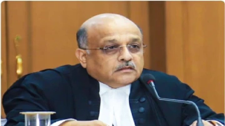 లా విద్యార్థుల లక్ష్యం ‘కోటీశ్వరుడు’ కావడమేనా? ఎన్ఎల్ యూ (NLU) పాఠ్యాంశాల్లో మనుస్మృతి, అర్థశాస్త్రం ఉండాలి: జస్టిస్ ధర్మాధికారి సంచలన వ్యాఖ్యలు.