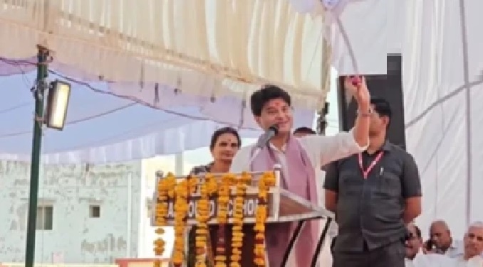 నేను ఏసీ వాడను, ఉల్లిపాయతోనే వడదెబ్బకు చెక్’: ఎండలపై సింధియా చేసిన వ్యాఖ్యలు వైరల్!