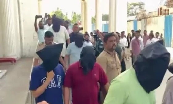 తండ్రికి క్యాన్సర్, ఇంట్లో తిండికి కరువు.. ఇలా TCS ‘కార్పొరేట్ జిహాద్’కు బలైంది ఒక యువతి