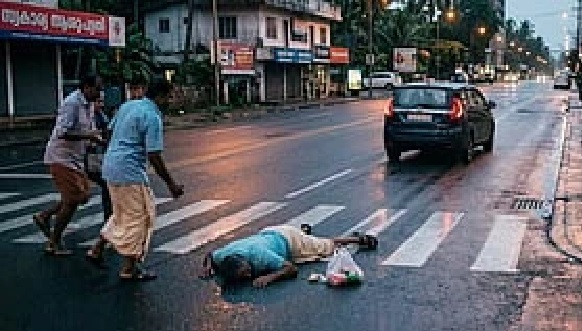 హిట్ అండ్ రన్ ట్విస్ట్: బాధితుడిని కారుతో గుద్ది పరారైన డాక్టర్.. కట్ చేస్తే, ఆపరేషన్ థియేటర్లో మళ్లీ అతనే!