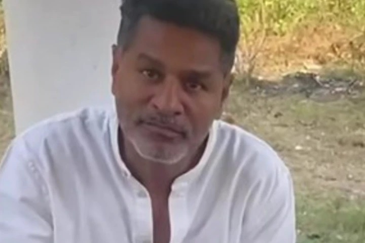 సింప్లిసిటీకి కేరాఫ్ అడ్రస్ ‘ఇండియన్ మైఖేల్ జాక్సన్’.. నేలపై పడుకుని, కొబ్బరి ముంజెలు తింటూ.. ప్రభుదేవా విలేజ్ లైఫ్ వీడియో వైరల్!