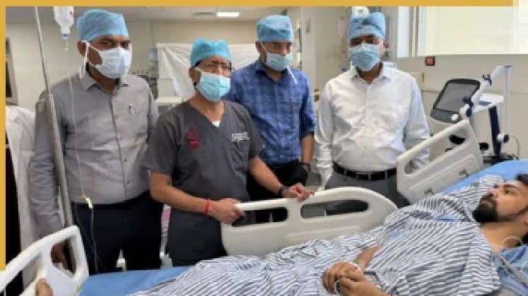 కిడ్నీ అమ్మకం వెనుక ‘కన్నీటి గాథ’ అంతా డ్రామానేనా? ఆయుష్ అసలు రంగు బయటపెట్టిన ఊరి జనం.. 15 ఎకరాల ఆస్తి, ఎయిర్ హోస్టెస్‌తో పెళ్లి!