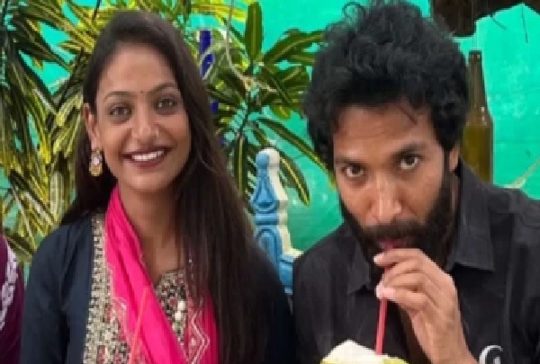 కుంభమేళా వైరల్ గర్ల్ ‘మోనాలిసా’ మైనర్: భర్త ఫర్మాన్పై పోక్సో (POCSO) కేసు నమోదు.. ఊచలు లెక్కపెట్టక తప్పదా?