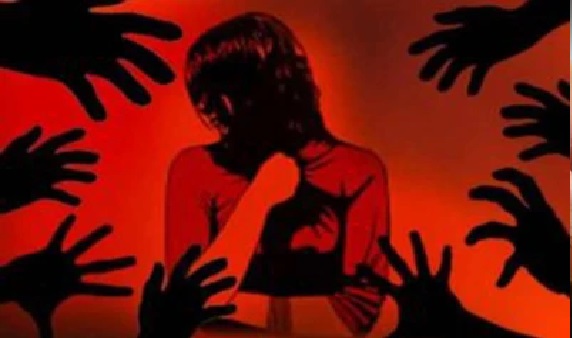 యూపీలో దారుణం: 16 ఏళ్ల విద్యార్థినిపై ఏడుగురు మృగాళ్ల సామూహిక అత్యాచారం.. యోగి రాజ్యంలో మళ్లీ ప్రశ్నార్థకంగా మారిన మహిళా భద్రత!