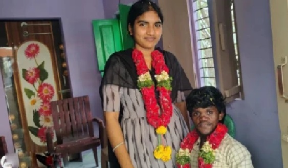 5 అడుగుల సుందరి.. 3 అడుగుల ప్రేమికుడు! తొమ్మిదో తరగతి లవ్.. అడ్డంకులను దాటి పెళ్లి.. ప్రాణభయంతో పోలీస్ స్టేషన్‌కు!