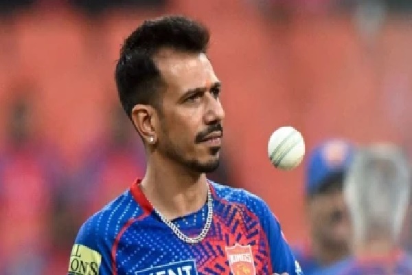 యుజ్వేంద్ర చహల్ ‘సిగరెట్’ వివాదం: రోడ్డుపైకి విసిరేస్తూ కెమెరాకు చిక్కాడా? క్లారిటీ ఇచ్చిన స్టార్ స్పిన్నర్.. వైరల్ వీడియో వెనుక అసలు నిజమేంటి?