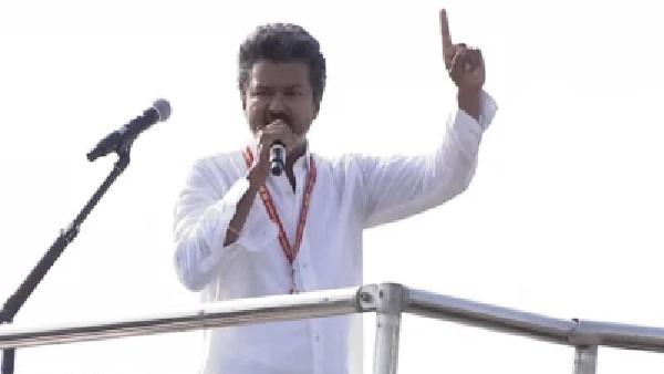 విజయ్ ‘డిజిటల్’ విప్లవం: ఇంటి వద్దకే ప్రభుత్వ పథకాలు.. ఏఐ (AI)తో అవినీతికి చెక్! స్టాలిన్ సర్కార్ అప్పులపై ‘దళపతి’ హాట్ కామెంట్స్