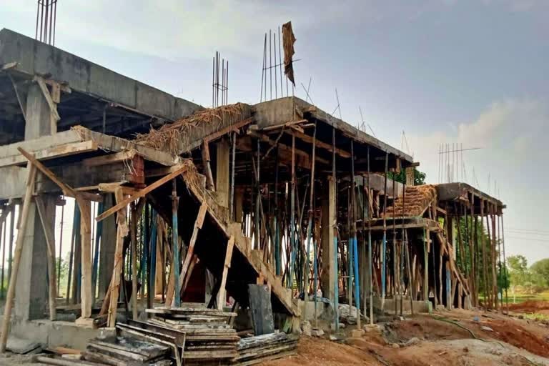 గ్రామ పంచాయతీలో ఇల్లు కట్టడానికి అనుమతులు ఎలా తీసుకోవాలి?