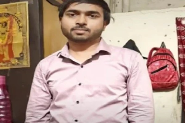 నదీ తీరంలో భయానక దృశ్యం: అత్తగారి చితిని సిద్ధం చేస్తుండగా అల్లుడిని లాక్కెళ్లిన ముసలి.. తలను నోట కరుచుకుని నదిలోకి మాయం!