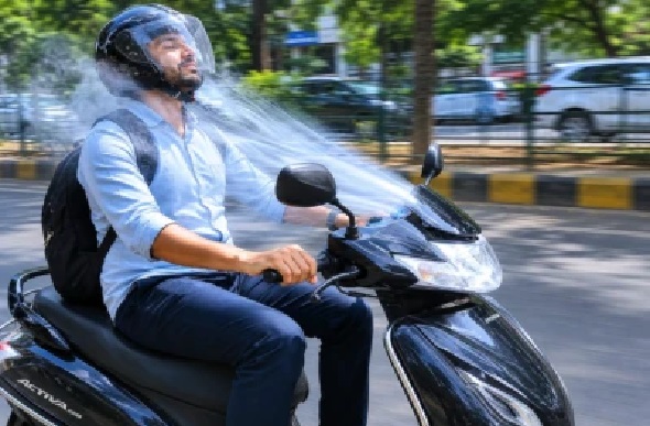 స్కూటీకి ‘దేశీ ఏసీ’.. ఎండ వేడికి తట్టుకోలేక వ్యక్తి చేసిన ఈ ట్రిక్ చూస్తే షాక్ అవ్వాల్సిందే!