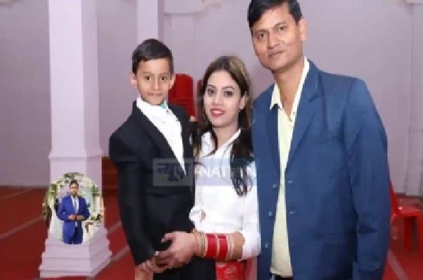 టీచర్ ప్రేమాయణం: భార్యను చదివించడానికి భూమి అమ్మిన భర్త.. ఉద్యోగం రాగానే భర్తను, బిడ్డను వదిలి ప్రియుడితో పరార్!