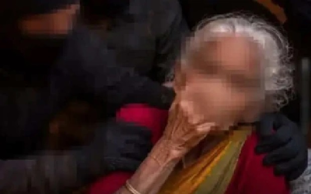 దారుణం: వాకింగ్కు వెళ్లిన 61 ఏళ్ల వృద్ధురాలిపై 5గురు వ్యక్తుల సామూహిక అత్యాచారం!