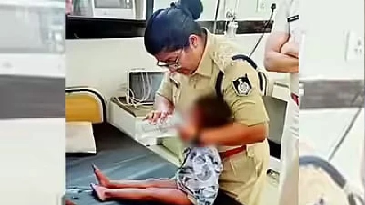 అడవిలో తండ్రి వదిలేసిన రెండేళ్ల బాలుడు; పొదల మధ్య 20 గంటల నడక; ‘అద్భుతం’ అంటున్న పోలీసులు