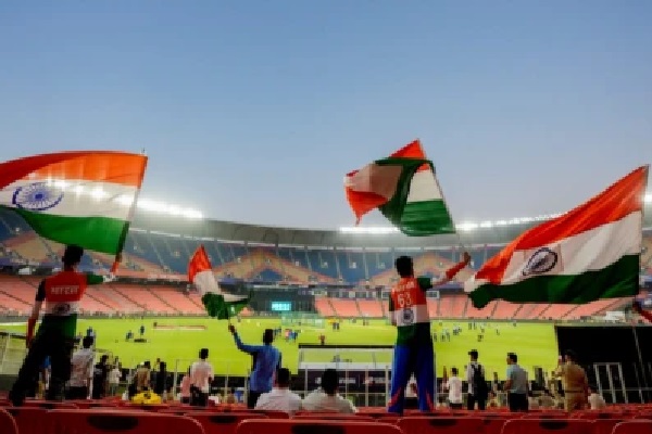 బెంగళూరు నుండి అహ్మదాబాద్కు ఐపీఎల్ 2026 ఫైనల్ మార్పు; ముల్లాన్పూర్, ధర్మశాలల్లో ప్లేఆఫ్స్