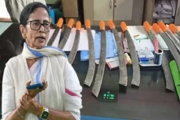 మమతా దీదీ ‘సైనికులు’ ఈ ఏర్పాట్లు కూడా చేశారా? టీఎంసీ నేత కార్యాలయంలో 18 మారణాయుధాలు లభ్యం; దక్షిణ 24 పరగణాల్లో సంచలనం