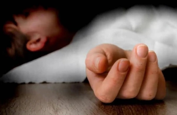షాకింగ్: 26 ఏళ్ల యువతితో ప్రేమకు ఇంట్లో నిరాకరణ.. మనస్తాపంతో 15 ఏళ్ల బాలుడు ఆత్మహత్య