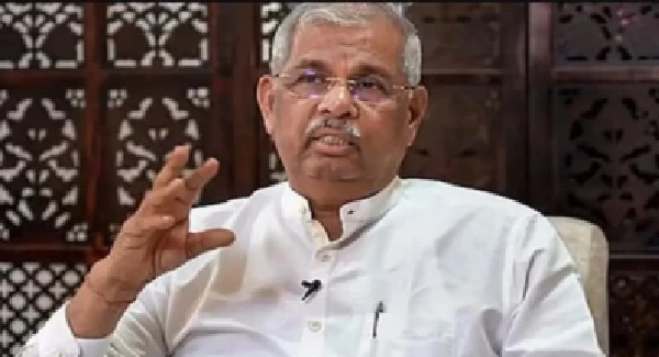 “ఎవరిని అడిగి ఈ పనులు చేశారు?” – తమిళనాడు ఉన్నతాధికారులపై గవర్నర్ అర్లేకర్ ఆగ్రహం.. విజయ్ ప్రమాణ స్వీకారంతో మొదలైన చిక్కులు!