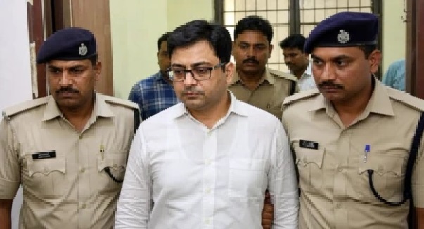 ఒకసారి చీఫ్ జస్టిస్గా, మరోసారి ఈడీ డైరెక్టర్గా.. డీఎం, డీజీపీలకే చుక్కలు చూపించాడు; పాట్నా ‘మోసగాడని పట్టేసిన STF