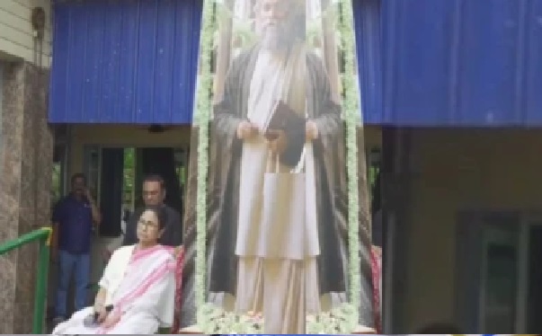 మమతా బెనర్జీ: సువేందు ప్రమాణ స్వీకారం ముగిశాక మమత నిర్వహించిన రవీంద్ర జయంతికి ఎవరెవరు వచ్చారు?
