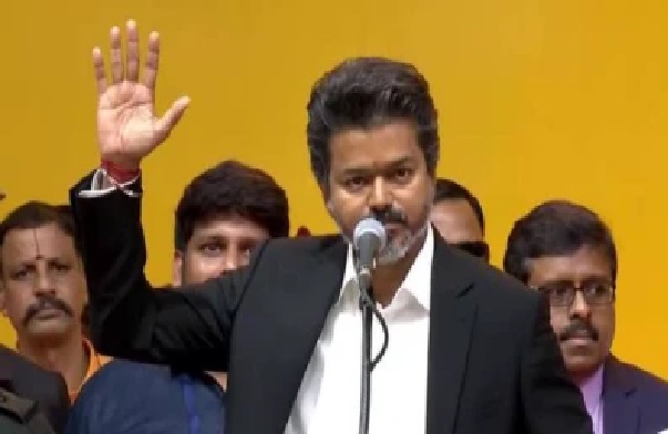 ప్రమాణ స్వీకార వేడుకలో కేంద్ర మార్గదర్శకాలను పాటించిన విజయ్; జాతీయ గీతం, రాష్ట్ర గీతం కంటే ముందే ‘వందేమాతరం’ ఆలాపన