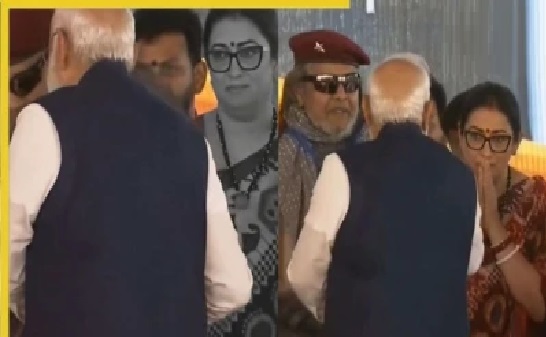 వైరల్ వీడియో: కన్నీళ్లు పెట్టుకున్న స్మృతి ఇరానీని ‘బేఖాతరు’ చేసిన ప్రధాని మోదీ; నెటిజన్ల ఘాటు ట్రోలింగ్: “సిలిండర్ గ్యాస్ దిగిపోయింది”