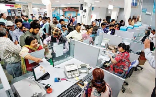 బ్యాంకుల్లో ‘లంచ్ టైమ్’ సాకులు ఇక సాగవు! ఉద్యోగులు నిర్లక్ష్యం చేస్తే ఇలా బుద్ధి చెప్పండి.. నేరుగా RBI రంగంలోకి దిగుతుంది!