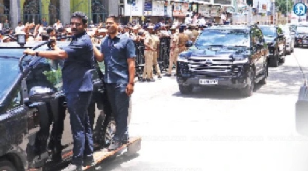 సెక్రటేరియట్ నుండి విజయ్ ఇంటి వరకు 18 కి.మీ. మేర ఎండలో కాపలా.. 800 మందికి పైగా పోలీసులతో భారీ భద్రత