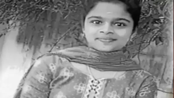 మద్యం మత్తులో బావిలోకి దూకబోయిన తండ్రి.. కాపాడబోయి కాలుజారి 100 అడుగుల లోతు బావిలో పడి కూతురు దుర్మరణం!