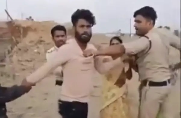 “ఇకపై పక్కింటి విషయాల్లో తలదూర్చకూడదు”.. పోలీసులకు దేహశుద్ధి చేసిన దంపతులు! వైరల్ వీడియో వెనుక ఉన్న షాకింగ్ నేపథ్యం..
