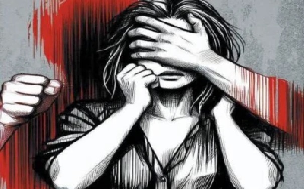 అమానుషం: మలవిసర్జన కోసం వెళ్ళిన 12 ఏళ్ల బాలికను గన్పాయింట్తో అపహరించి, అడవిలో సామూహిక అత్యాచారం