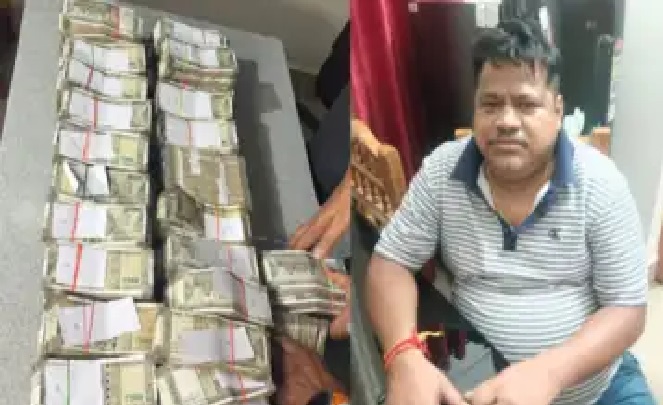 5 విలాసవంతమైన భవనాలు, 13 ప్లాట్లు, ₹2 కోట్ల నగదు, అర కిలో బంగారం! ₹6000 జీతంతో మొదలుపెట్టిన ఒడిశా ప్రభుత్వ ఇంజనీర్ ‘కుబేరుడు’గా మారిన కథ
