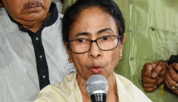 అభిషేక్ మరియు కళ్యాణ్ బెనర్జీలపై దాడుల తర్వాత పశ్చిమ బెంగాల్లో ఏం జరిగింది?