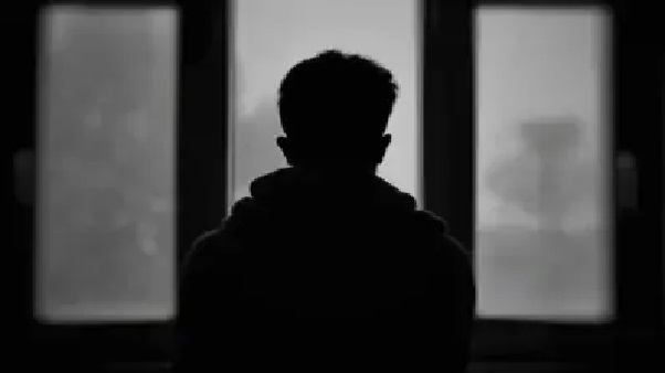 “శరీర బరువు తగ్గించడానికే ఇనుప రాడ్తో కొట్టాను!”.. శవాన్ని తరలిస్తూ దొరికిపోయిన యువకుడు.. కోర్టులో ప్రియుడు ఇచ్చిన వింత స్టేట్మెంట్!
