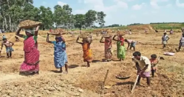 ప్రజలారా గమనించండి… జూలై 1 నుండి 125 రోజుల ఉపాధి హామీ పథకం అమలు..! కేంద్ర ప్రభుత్వం ప్రకటించిన కొత్త రూల్స్ ఇవే…!!!