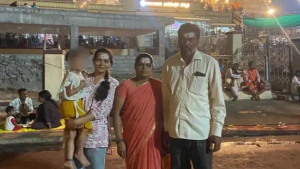“మొబైల్ ఫోన్కు వచ్చిన ‘ఆ’ ఫోటో”. పెళ్లి ఇల్లును శ్మశానంగా మార్చిన సైబర్ సైకో.. కుమార్తెతో కలిసి విషం తాగి తల్లిదండ్రుల ఆత్మహత్య.!