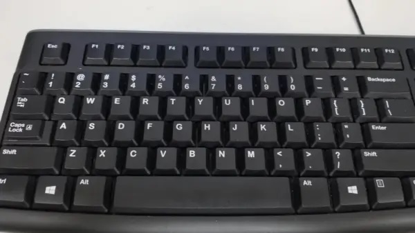 QWERTY కీబోర్డ్: అక్షరాలు క్రమ పద్ధతిలో ఎందుకు ఉండవు?.. 150 ఏళ్ల నాటి ఆసక్తికరమైన రహస్యం ఇదే!