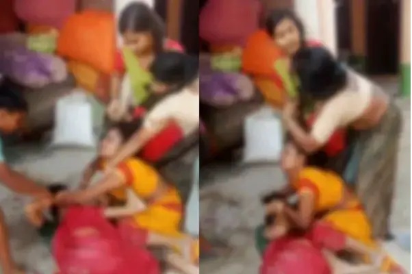 “పురుషులే భయపడి పారిపోయేంతటి ఘర్షణ!”.. అత్తాకోడళ్ల మధ్య రక్తపాత సంచలనం.. వీడియో వైరల్!!
