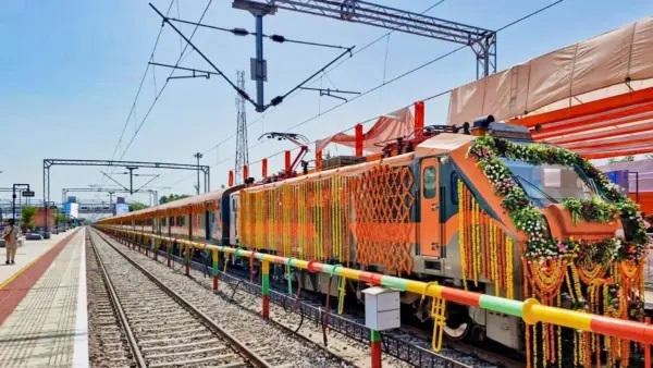 రైల్వే ప్రయాణికులకు శుభవార్త: 15 నిమిషాల ముందే టికెట్ బుకింగ్ – వందే భారత్ ఆదాయం పెంపు!
