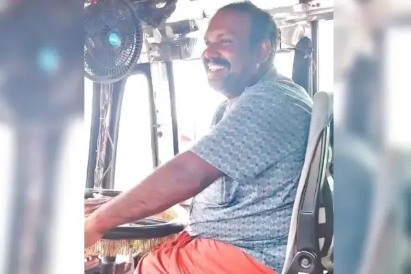 “నాకు ప్రయాణికుల కంటే మానవత్వమే ముఖ్యం..!” నదిలోకి దూకిన విద్యార్థినిని 100 మీటర్లు ఈది కాపాడిన బస్సు డ్రైవర్.. 18 ఏళ్ల బాలిక తీవ్ర నిర్ణయం.. పునర్జన్మ పొందిన విద్యార్థిని..!!