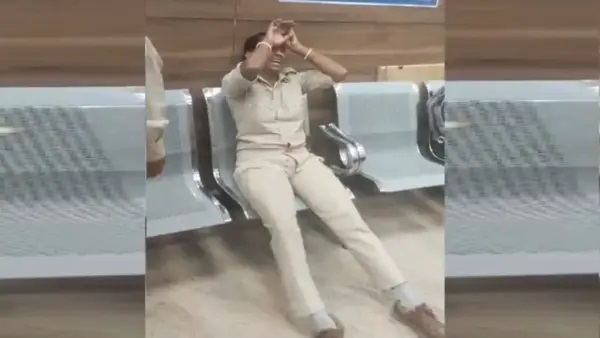 “నాకు డబ్బులు ఇవ్వండి.. లేకపోతే నేను చచ్చిపోతాను..!” ప్రభుత్వ ఆసుపత్రిలో కన్నీరుమున్నీరైన మహిళా కానిస్టేబుల్.. 4 నెలల జీతం బకాయిల వల్ల తలెత్తిన ఘోరం.. ఆవేదనతో కూడిన వీడియో..!!!