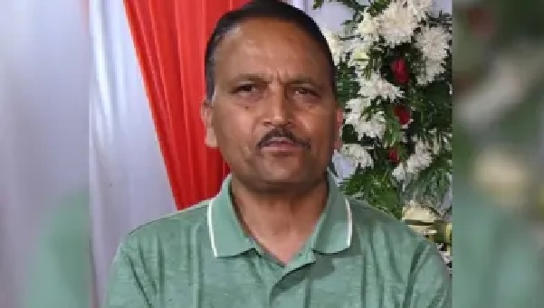 పాఠశాల ప్రాంగణంలో ఘోరం.. జీతం సమస్య, 2 నెలల సెలవు.. కోపంతో ప్రధానోపాధ్యాయుడిని  కత్తితో పొడిచి చంపిన క్లర్క్ !