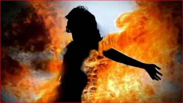 పెళ్లి విషయం తెలిసిందని.. ప్రియురాలిని సజీవదహనం చేసిన ప్రియుడు: గురుగ్రామ్లో దారుణం