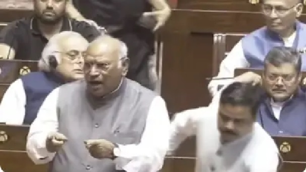 “ముందు ఆ మనిషి రాజీనామా చేయనివ్వండి” రాజ్యసభలో మల్లికార్జున ఖార్గే సంచలన వ్యాఖ్యలు.. ధర్మేంద్ర ప్రధాన్‌కు ఊహించని షాక్..!!