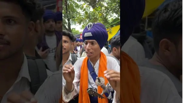 “మమ్మల్ని దాటి విద్యార్థులను తాకి చూడండ్రా..!” నీట్ ఆందోళనలో ఢిల్లీ పోలీసులనే విలవిలలాడించిన నిహాంగ్ సింగ్.. ఎవరు వీరు..??