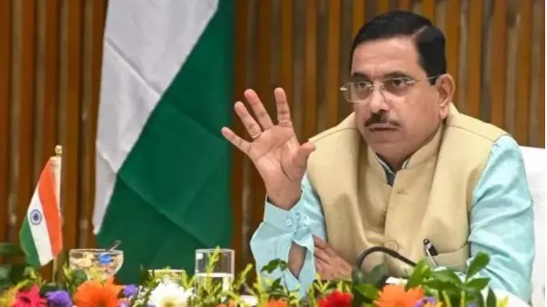 ఎవరీ ప్రహ్లాద్ జోషి..? భారతదేశ కొత్త విద్యాశాఖ మంత్రి.. సమస్యలను పరిష్కరిస్తారా?