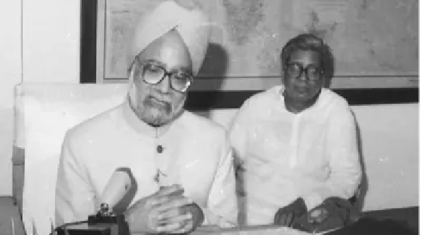 ఖజానా ఖాళీ..! పూర్తిగా నిలిచిపోయే ప్రమాదం. 35 సంవత్సరాల క్రితం భారతదేశ రాతనే తిరగరాసిన ఆ ఒక్క నిర్ణయం. చాలామందికి తెలియని చారిత్రక నేపథ్యం.!!